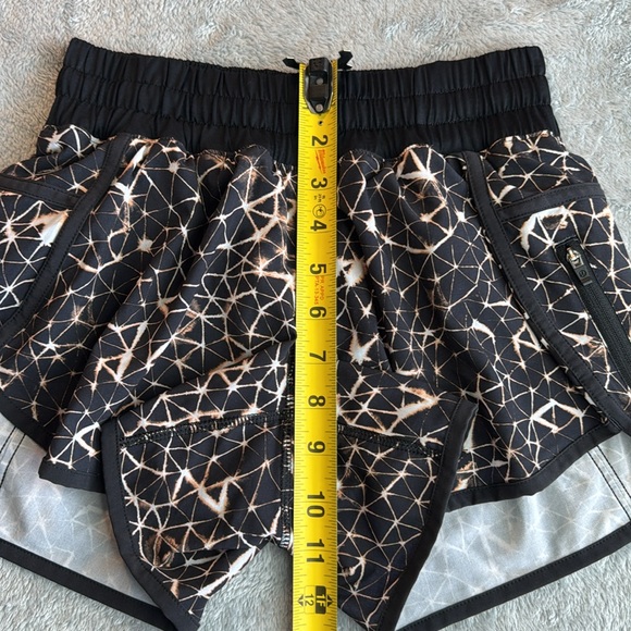 Lululemon Tracker Short Star Crushed Multi Black Size 4 - Picture 10 of 11